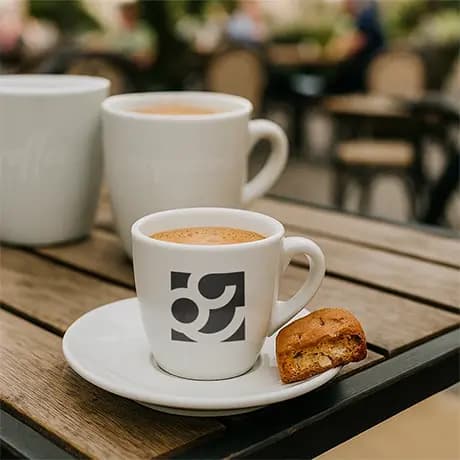 Kopjes met schoteltjes als serie