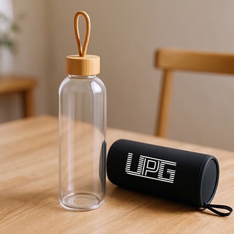 Glazen flessen met bamboe dop