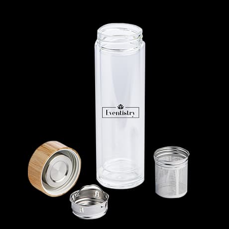 Glazen flessen met theezeefje