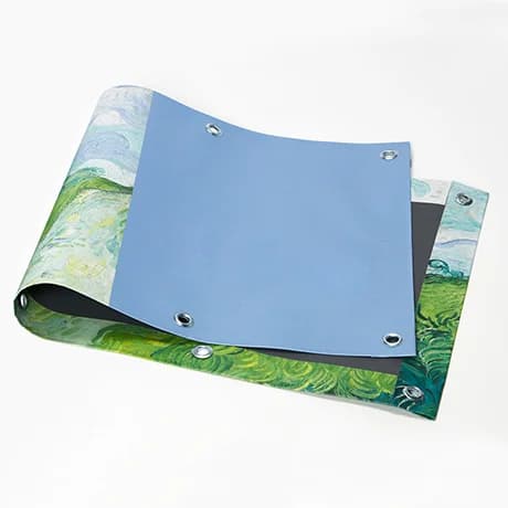 Op maat bedrukt ProPES Outdoor spandoek, 
duurzaam en weerbestendig voor buitenpromotie.
