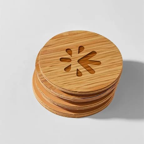 Houten onderzetter met gepersonaliseerd ontwerp