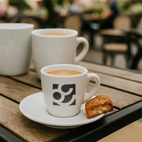 Kopjes met schoteltjes als serie