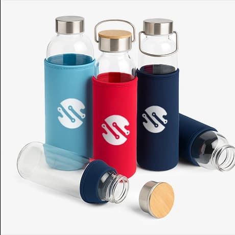 Gepersonaliseerde glazen fles met logo voor promotioneel gebruik